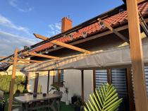 Aranżacja: Duża pergola ogrodowa 3x5,5 Niro Woodlook z zasłonami - Cream Wood