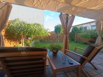 Aranżacja: Duża pergola ogrodowa 3x5,5 Niro Woodlook z zasłonami - Cream Wood