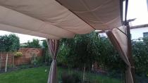Aranżacja: Duża pergola ogrodowa 3x5,5 Niro Woodlook z zasłonami - Cream Wood