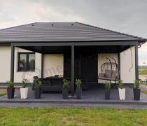 Aranżacja: Duża pergola ogrodowa metalowa 4x6 lamelowa Nefir 2.0 Antracyt + zasłony i moskitiera, Gartwerk