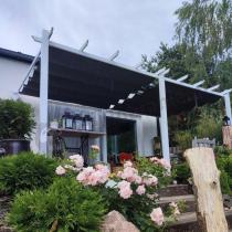 Aranżacja: Duża pergola tarasowa wolnostojąca Kirn 3x6 Biała z szarym dachem