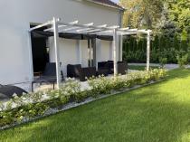 Aranżacja: Duża pergola tarasowa wolnostojąca Kirn 3x6 Biała z szarym dachem