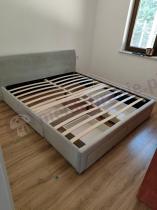 Aranżacja: Duże łóżko z szufladami tapicerowane welurowe szare 180x200 cm Gila