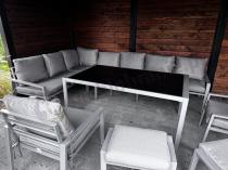 Aranżacja: Duży narożnik na taras ze stołem obiadowym fotelami i pufami Sodor Corner XXL - Silver