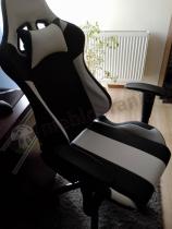 Aranżacja: Fotel gamingowy biało czarny Burgring
