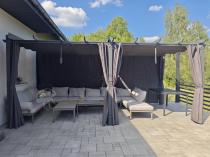Aranżacja: Grafitowa pergola ogrodowa z zasłonami 3x5,5 stelaż aluminiowy Kirn 2.0