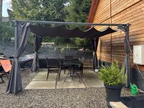Aranżacja: Grafitowa pergola ogrodowa z zasłonami 4x4 Niro - Grey