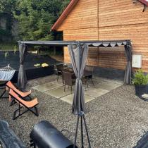 Aranżacja: Grafitowa pergola ogrodowa z zasłonami 4x4 Niro - Grey