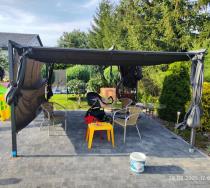 Aranżacja: Grafitowa pergola ogrodowa z zasłonami 4x4 Niro - Grey