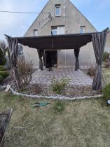 Aranżacja: Grafitowa pergola ogrodowa z zasłonami 4x4 Niro - Grey