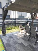 Aranżacja: Grafitowa pergola ogrodowa z zasłonami 4x4 Niro - Grey