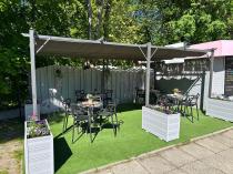 Aranżacja: Grafitowa pergola tarasowa 3x5,5 z materiałowym dachem - Niro Grey