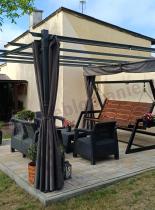 Aranżacja: Grafitowa pergola z materiałowym dachem i zasłonami Hiro 4x4 - Szary