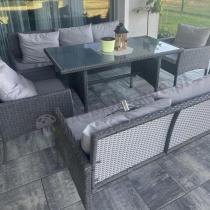 Aranżacja: Grafitowa sofa trzyosobowa z technorattanu 166cm Perata – Anthracite