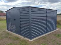 Aranżacja: Grafitowa szopa ogrodowa z grubszej blachy Dettel Plus 360x360x205cm - drzwi na zawiasach - Antracite A16