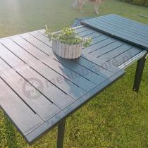 Aranżacja: Grafitowe meble ogrodowe Kantara ze stołem rozkładanym 160-240 cm i 10 krzesłami