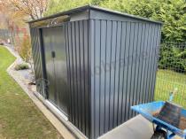 Aranżacja: Grafitowy domek narzędziowy z metalu Kaggen 261x181cm