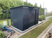 Aranżacja: Grafitowy domek narzędziowy z metalu Kaggen 261x181cm