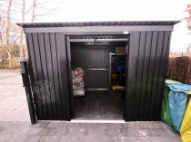 Aranżacja: Grafitowy domek narzędziowy z metalu Kaggen 261x181cm