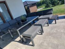 Aranżacja: Grafitowy narożnik ogrodowy z wysokim stołem 160cm i pufami Calamba Corner XXL