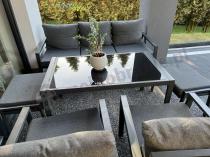 Aranżacja: Grafitowy zestaw mebli metalowych na taras Sodor Dining + pufy - Dark Grey