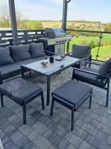 Aranżacja: Grafitowy zestaw mebli metalowych na taras Sodor Dining + pufy - Dark Grey