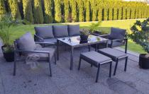 Aranżacja: Grafitowy zestaw mebli metalowych na taras Sodor Dining + pufy - Dark Grey