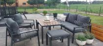 Aranżacja: Grafitowy zestaw mebli metalowych na taras Sodor Dining + pufy - Dark Grey Polywood