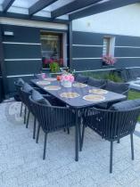 Aranżacja: Grafitowy zestaw mebli obiadowych na taras dla 8 osób - Kostto Dining 8+1