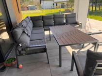 Aranżacja: Grafitowy zestaw mebli ogrodowych z narożnikiem i dwoma fotelami Doros Corner XL - Polywood Dark Grey