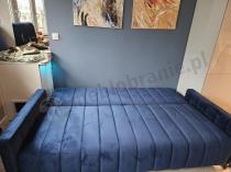 Aranżacja: Granatowa welurowa sofa kanapa z funkcją spania Molly 226x101 cm Riviera 81