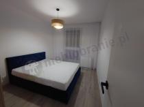 Aranżacja: Granatowe łóżko tapicerowane 160x200 Carlos II