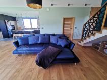 Aranżacja: Granatowy narożnik Monte z funkcją spania w stylu skandynawskim 283x181 cm prawostronny