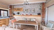 Aranżacja: Jasne meble tarasowe metalowe z sofami 175cm i wysokim stołem Sodor Grande - Cream Polywood