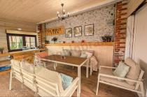Aranżacja: Jasne meble tarasowe metalowe z sofami 175cm i wysokim stołem Sodor Grande - Cream Polywood