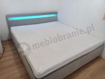 Aranżacja: Jasnoszare łóżko tapicerowane LED z zagłówkiem 180x200 cm