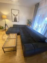 Aranżacja: Kanapa narożna Plaza L z elektryczna regulacją siedziska Matt Velvet 97 ciemnoszara 300x216cm lewa
