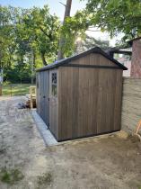 Aranżacja: Keter Signature Apex 1175 Walnut duży domek narzędziowy (8m2)