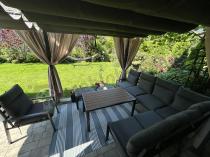 Aranżacja: Komplet ogrodowy metalowy z narożnikiem, fotelem, pufami i stołem teak- Doros Corner XL - Dark Grey