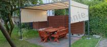 Aranżacja: Kremowa pergola tarasowa Horn 3x4 z roletą