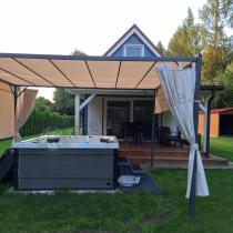 Aranżacja: Kremowa pergola tarasowa Horn 3x4 z roletą