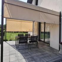 Aranżacja: Kremowa pergola tarasowa Horn 3x4 z roletą