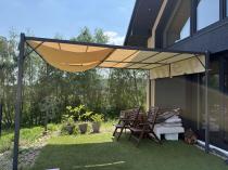 Aranżacja: Kremowa pergola tarasowa z roletami Simi 3x4m