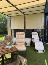 Aranżacja: Kremowa pergola tarasowa z roletami Simi 3x4m