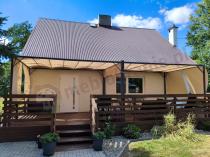 Aranżacja: Kremowa pergola tarasowa z roletami Simi 3x4m