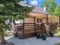Aranżacja: Kremowa pergola tarasowa z roletami Simi 3x4m