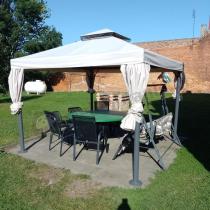 Aranżacja: Kremowy pawilon ogrodowy na taras 3x3 aluminium Okapi