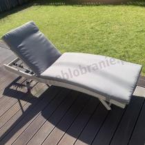 Aranżacja: Leżak z technorattanu z poduszką Nilamito Grey & Dark Grey