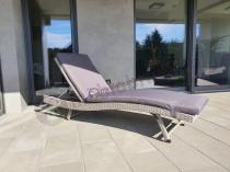 Aranżacja: Leżak z technorattanu z poduszką Nilamito Grey &amp; Dark Grey