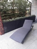 Aranżacja: Leżanka ogrodowa z technorattanu z poduszką Nilamito Anthracite & Dark Grey